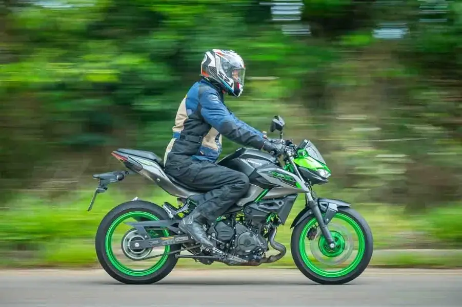 Honda CB 500 Hornet ou Kawasaki Z500? O Duelo Definitivo das Nakeds que Você Precisa Conhecer! Motos 