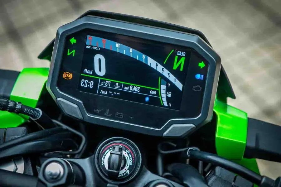 Honda CB 500 Hornet ou Kawasaki Z500? O Duelo Definitivo das Nakeds que Você Precisa Conhecer! Motos 