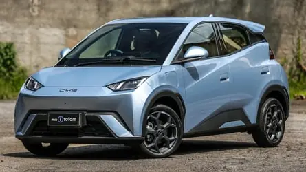 Kwid E-Tech 2026 vs BYD Dolphin Mini: A Renault Encontrou a Fórmula para Desbancar o Líder Chinês? Hatch 