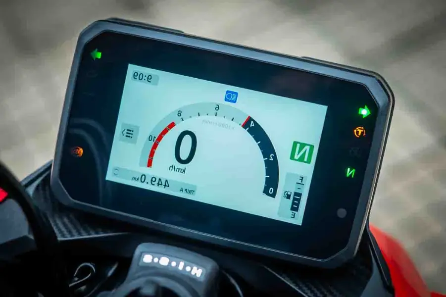 Honda CB 500 Hornet ou Kawasaki Z500? O Duelo Definitivo das Nakeds que Você Precisa Conhecer! Motos 