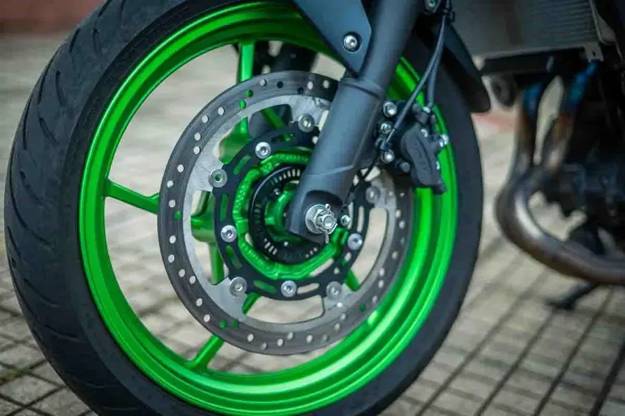 Honda CB 500 Hornet ou Kawasaki Z500? O Duelo Definitivo das Nakeds que Você Precisa Conhecer! Motos 