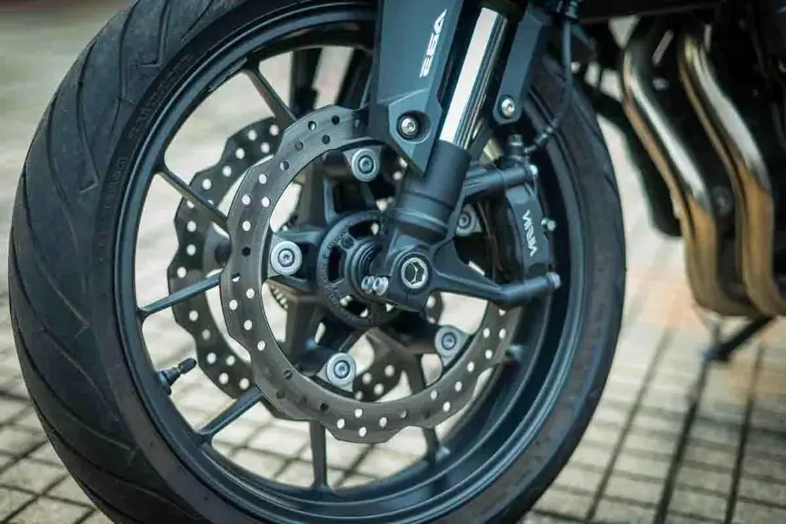 Honda CB 500 Hornet ou Kawasaki Z500? O Duelo Definitivo das Nakeds que Você Precisa Conhecer! Motos 